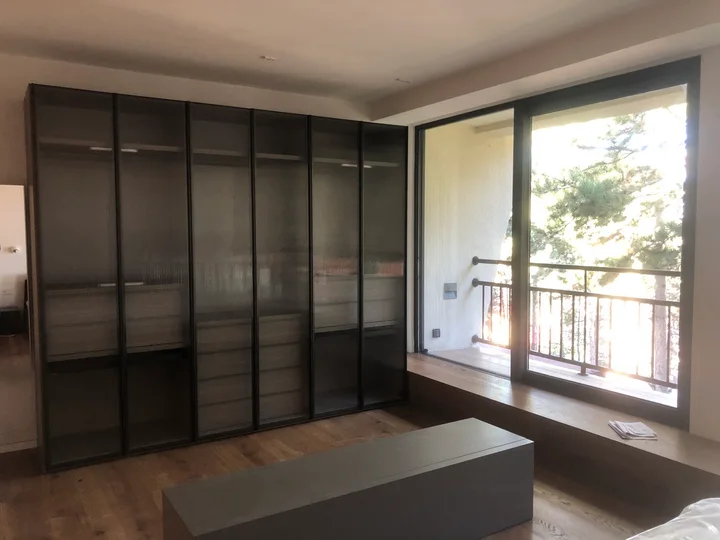 სახლის რეკონსტრუქცია წყნეთში — ფოტოები